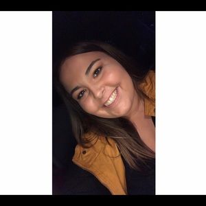 Meet your Posher, Cortney